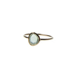 EPiC Jewelry Barely Bandit Ring mit zart grünem Prenit Edelstein. Jeder Stein ist ein Unikat.