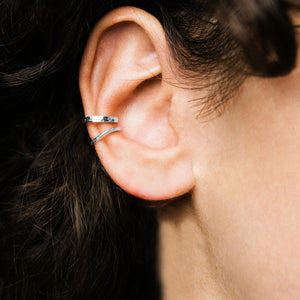 Ear Cuff Silber kombiniert mit dem Line Ohrringen