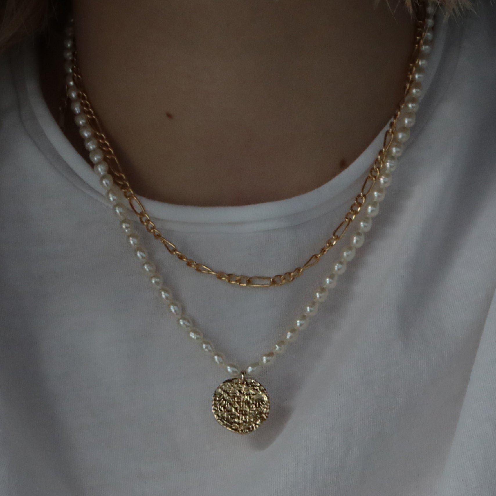 Perlenkette mit hellen Süßwasserperlen und Anhänger kombiniert mit Vintage Necklace